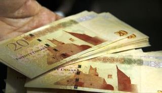 دينار ليبي من فئة 20 بأحد المصارف 