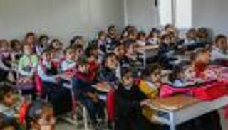 نقص الكتاب المدرسي يعمّق أزمة الطلاب في العراق (صور)