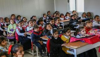 تلاميذ في المرحلة الابتدائية بإحدى مدارس العراق
