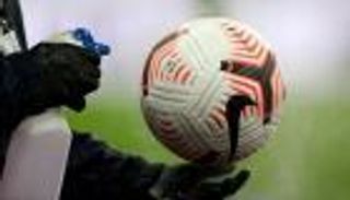 كورونا يشعل الأسبوع الأخير من عام 2021 في ملاعب كرة القدم