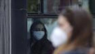 لليوم الرابع.. حصيلة إصابات قياسية بكورونا في اليونان