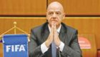 رئيس الفيفا يصدم اللاعبين بسبب لقاحات كورونا.. ماذا قال؟