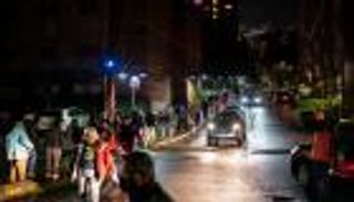 حضروا بملابس الحمام.. حملة تطعيم بلقاح موديرنا لـ"أي شخص" بأمريكا