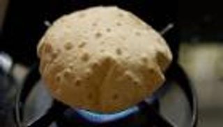 احذر تسخين الخبز.. كوارث صحية و"غازات سامة"