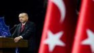 "عدو الفائدة" يخدع الأتراك.. والليرة والتضخم يكشفان ألاعيبه