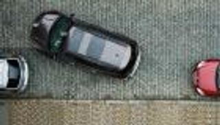 خطأ بسيط يكلف الكثير عند ركن السيارة.. لا تقع فيه