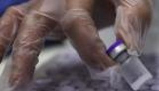 الصين تضبط 80 شخصا أنتجوا لقاحات زائفة لكورونا