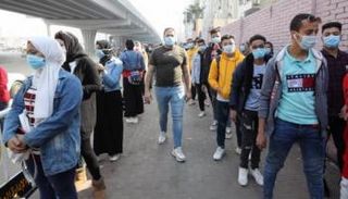 عدد من الشباب في طوابير انتخابات مجلس النواب بمصر - أرشيفية