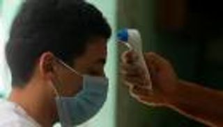 مصر تتسلم أولى شحنات لقاح أسترازينيكا