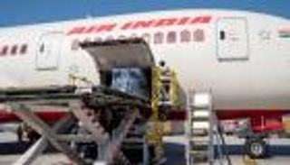 دبي تتسلم الشحنة الأولى من لقاح أسترازينيكا