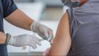 تطعيمات كورونا في الإمارات.. رؤية إنسانية تتخطى حدود الجغرافيا