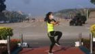 بالفيديو.. فتاة تمارس تمارينها على وقع انقلاب ميانمار