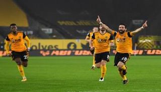 احتفال لاعبي ولفرهامبتون بهدف موتينيو