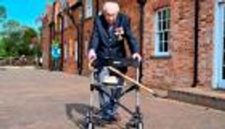 بريطانيا تودّع "كابتن مور".. "محارب كورونا" يسقط في فخ الفيروس