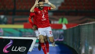 علي معلول لاعب الأهلي المصري