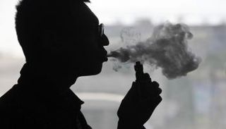 رغم كورونا والقيود صناعة السجائر الإلكترونية تثبت أقدامها