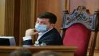 أوكرانيا تغلق 3 قنوات إخبارية موالية لروسيا.. وموسكو ترد