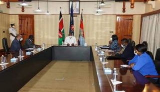 جانب من لقاء الرئيس أوهورو كينياتا ومحمد حسن التعايشي  