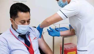 حملة تطعيم لقاح كورونا تتواصل في الإمارات
