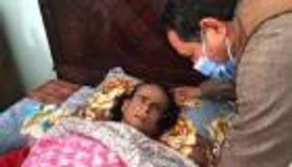 بالصور: علي حميدة في فراش المرض.. ورم بالرئة يحجب صوت صاحب "لولاكي"