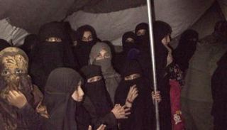 فتيات إيزيديات محتجزات لدى داعش- أرشيفية
