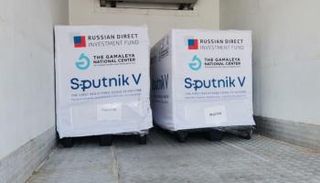 شحنة اللقاحات بعد وصولها مطار بن جوريون