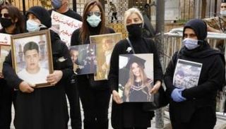 جانب من وقفة سابقة لأهالي ضحايا انفجار مرفأ بيروت 