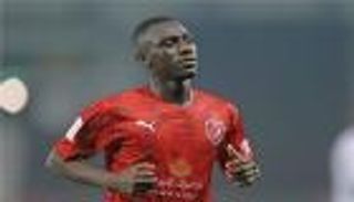 بعد تصريحاته عن الأهلي المصري.. المعز علي في مرمى النيران