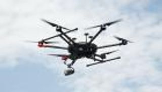 الطائرات المسيرة تدخل خدمة "توصيل لقاح كورونا"