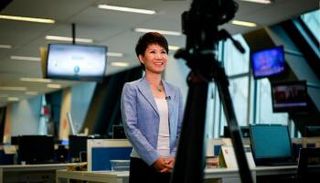 إحدى مذيعات القناة الصينية