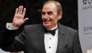 عزت العلايلي.. "الأرض" تودع "المواطن مصري"