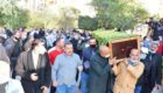 بالصور.. تشييع جثمان عزت العلايلي