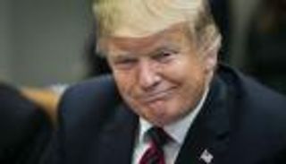 قانون من زمن الحرب الباردة ينصف ترامب في معركة "رسوم الصلب"