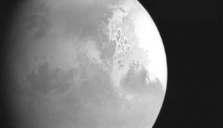 جانب من أول صورة للمريخ من المسبار الصيني