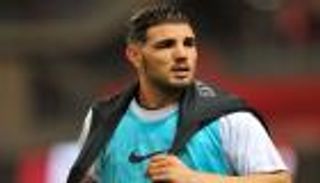 سلاح جديد.. كيف يرد الجزائري ديلور على الشائعات؟