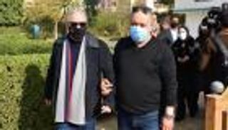 أشرف زكي: عزت العلايلي أراد العودة للمسرح بهذا العرض