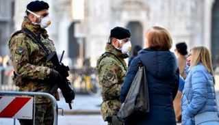 عناصر من الشرطة الإيطالية