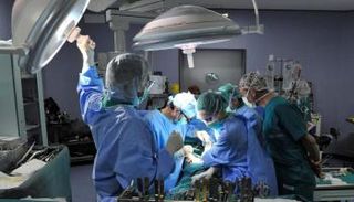 عملية جراحية في إيطاليا - أرشيفية