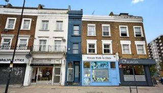 أضيق منزل في لندن يتوسط منزلين