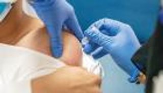 تقديم 112 ألف جرعة من لقاح كورونا بالإمارات خلال 24 ساعة