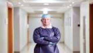 بعد تعافيه.. أحد أبطال خط الدفاع الأول بالإمارات يروي معركته مع كورونا