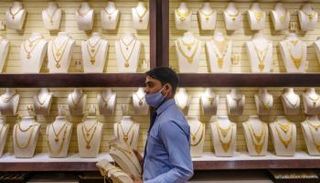 متجر لبيع الذهب - رويترز