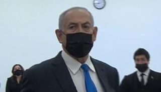 نتنياهو داخل المحكمة