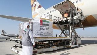 الإمارات قدمت مساعدات طبية لمعظم دول العالم - أرشيفية