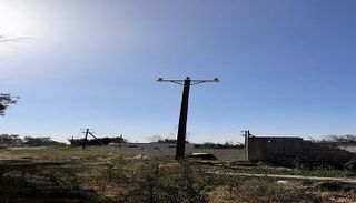 أحد أعمدة الكهرباء في ليبيا بعد سرقة الأسلاك. (شركة الكهرباء)