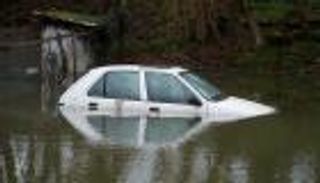 بالصور.. فيضانات عارمة تجتاح جنوب غرب فرنسا وباريس تستعد