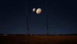 أقمار المريخ تزين سماء الإمارات احتفاء بمهمة "مسبار الأمل"