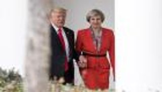 موقف محرج.. أسباب اتصال تيريزا ماي بزوجها بعد لقاء ترامب