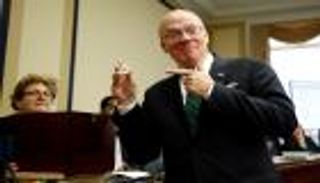 كورونا يقتحم الكونجرس.. رون رايت أول الضحايا 