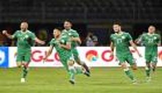 ثنائي جزائري يقود تشكيل الموسم في فرنسا 